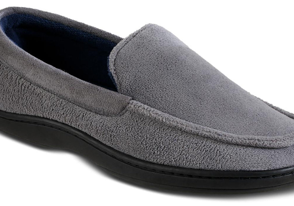 Isotoner Men's Jared Moc-Toe Memory Foam Slippers Gray Size L