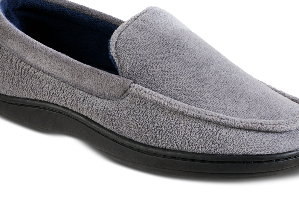 Isotoner Men's Jared Moc-Toe Memory Foam Slippers Gray Size L